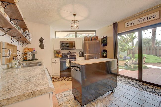 3750 Victoria Dr, Townhouse with 2 bedrooms, 3 bathrooms and null parking in West Palm Beach FL | Image 10