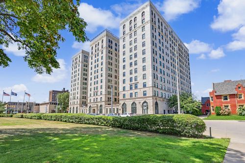 426-15 E Kirby St, Detroit, MI, 48202-4047 | Card Image