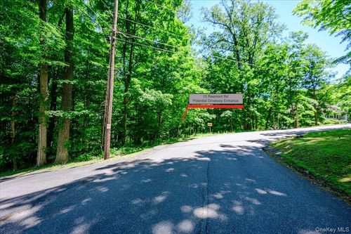 15 Raemont Rd, Granite Springs, NY, 10527-1113 | Card Image