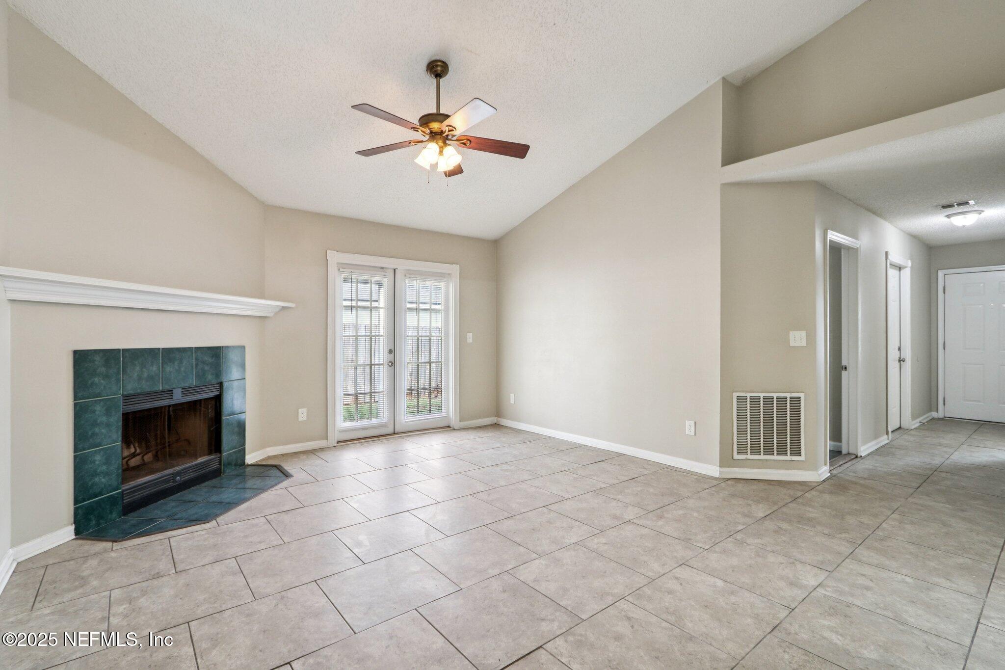 Residential in Middleburg 2