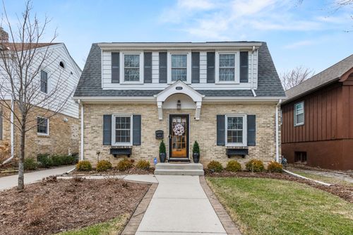 4771 N Woodruff Ave, Whitefish Bay, WI, 53211-1006 | Card Image