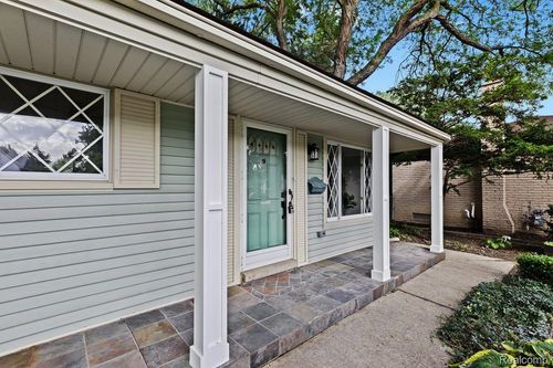 22319 Gordon Rd, Saint Clair Shores, MI, 48081-1676 | Card Image