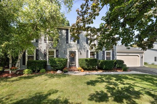W225N2549 Alderwood Lane, PEWAUKEE, WI, 53186 | Card Image