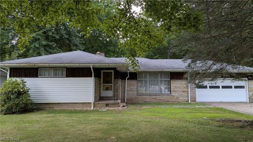 2921 Center Rd, Ashtabula, OH, 44004-8912 | Card Image