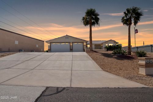 3310 Poppy Trail Dr, Lake Havasu City, AZ, 86406-7828 | Card Image