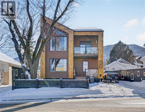 182 Roseberry St, Campbellton, NB, E3N2H3 | Card Image