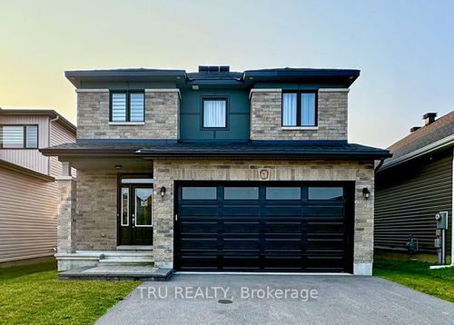 670 Parade Drive, Stittsville - Munster - Richmond, ON, K2S0Z2 | Card Image