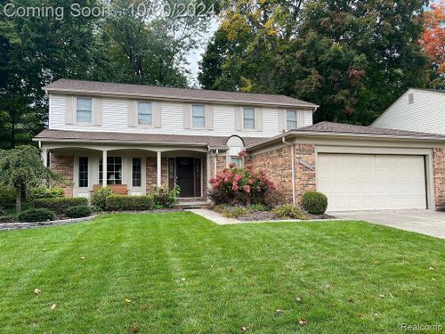 19813 Stamford Drive, Livonia, MI, 48152 | Card Image