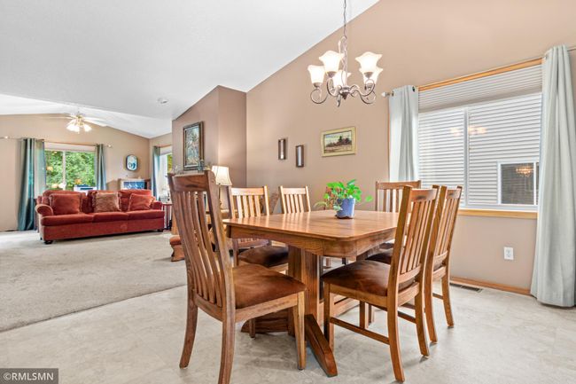 Dining area. | Image 6