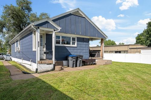 520 9th Ave W, Milan, IL, 61264-2334 | Card Image