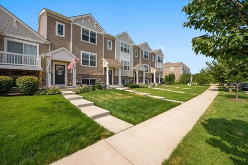 3819 Honeysuckle Ln, Elgin, IL, 60124-4504 | Card Image
