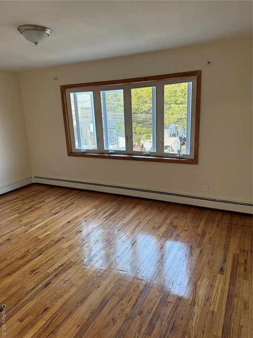 10212 216th St, Queens Village, NY, 11429-1125 | Card Image