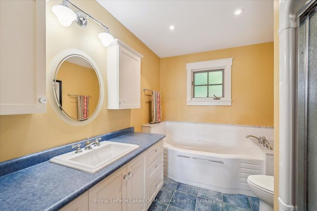 1176 Mccomb Point Dr, House other with 3 bedrooms, 3 bathrooms and 6 parking in Dorset ON | Image 27