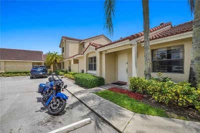 6240 - 6240 Nw 170th Ter, Home with 2 bedrooms, 2 bathrooms and null parking in Hialeah FL | Image 3