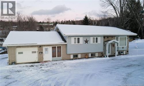 711 Rue Victoria, Edmundston, NB, E3V3T3 | Card Image