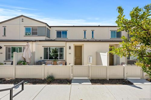 320 Satsuma Trl, Fallbrook, CA, 92028-6543 | Card Image