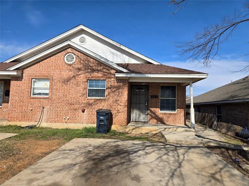 1439 E Robert St, Fort Worth, TX, 76104-7030 | Card Image