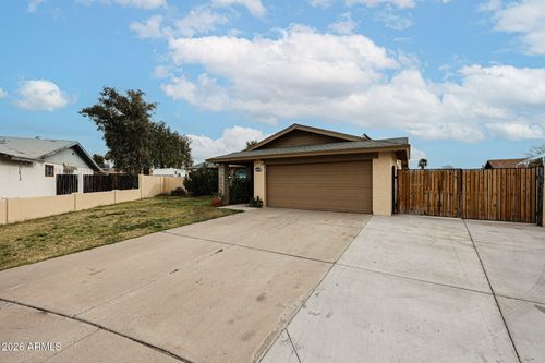 6608 W Mercer Ln, Glendale, AZ, 85304-3631 | Card Image