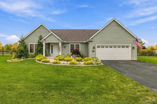 16 Deepwood Pl, Lancaster, NY, 14086-3356 | Card Image