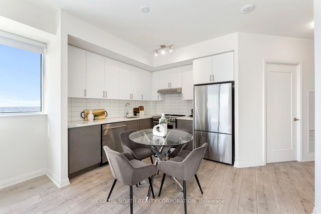 1718 - 9000 Jane St, Condo with 2 bedrooms, 2 bathrooms and 1 parking in Concord ON | Image 6