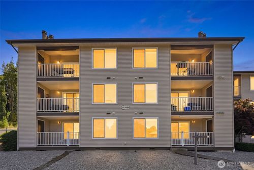 102a-9000 25th Ave Sw, Seattle, WA, 98106-3272 | Card Image