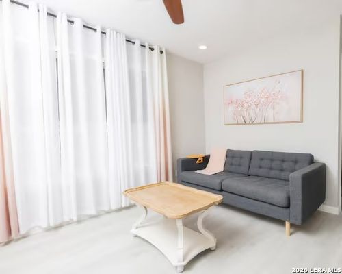 2819 S Pine St, San Antonio, TX, 78210-5127 | Card Image