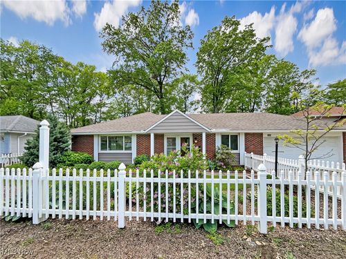 426 Steven Blvd, Richmond Heights, OH, 44143-1724 | Card Image