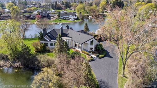 4912 Oakwood Ct, Commerce Township, MI, 48382-1435 | Card Image