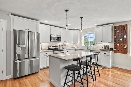 1-1 Turtle Ln, Sterling, MA, 01564-2379 | Card Image