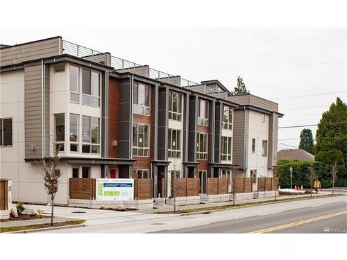 530 N 105th St, Seattle, WA, 98133-9214 | Card Image