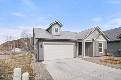 1 Eagle Claw Cir, Glenwood Springs, CO, 81601-8684 | Card Image