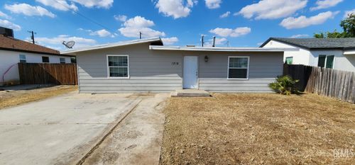 1218 Woodrow Avenue, Bakersfield, CA, 93308 | Card Image
