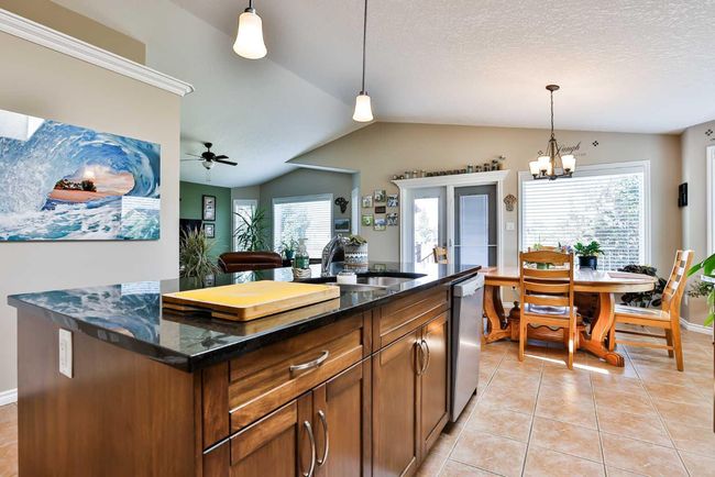 29 Sixmile Road S, House other with 5 bedrooms, 3 bathrooms and 4 parking in Lethbridge AB | Image 8