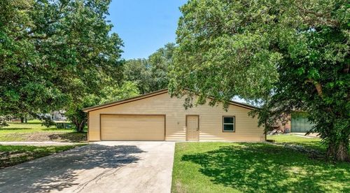 121 W Lakeview Dr, Pointblank, TX, 77364-7046 | Card Image