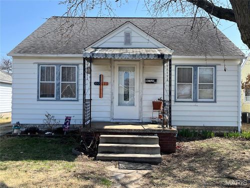 447 N 3rd St, Wood River, IL, 62095-1717 | Card Image