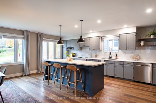 12 Cora St W, Huntsville, ON, P1H1V7 | Card Image