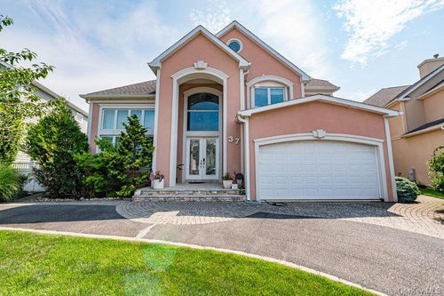 37 Crescent Cove Circle, Hempstead, NY, 11783 | Card Image