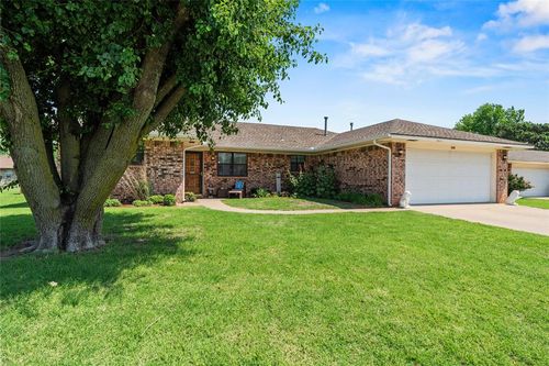 543 Sunset Dr, Watonga, OK, 73772-1221 | Card Image