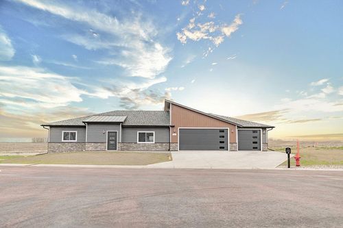 960 Sterling Ave, Worthington, MN, 56187-1684 | Card Image