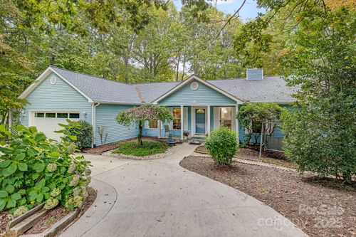 141 Foothills Dr, Hendersonville, NC, 28792-9225 | Card Image