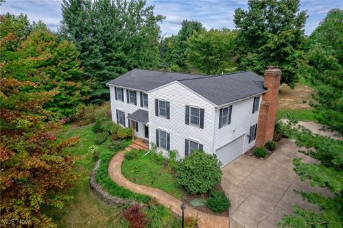 17621 Creekside Drive, Chagrin Falls, OH, 44023 | Card Image