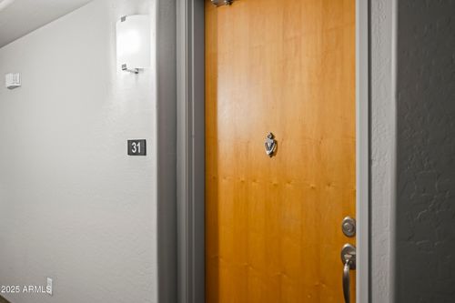 31-17 W Vernon Ave, Phoenix, AZ, 85003-1076 | Card Image