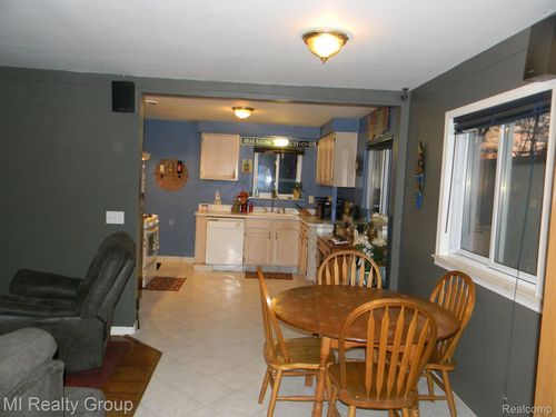 23311 Panama Ave, Warren, MI, 48091-4740 | Card Image