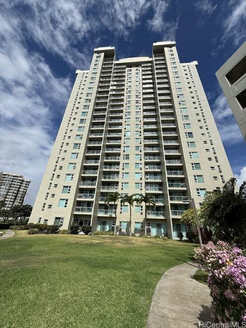 apt-405-215 N King St, Honolulu, HI, 96817-6703 | Card Image