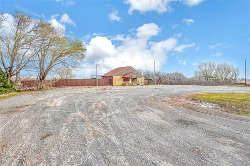 22203 N Frontage Rd, Clinton, OK, 73601-7752 | Card Image