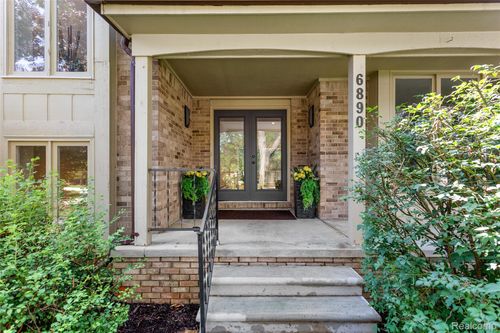 6890 Duchess Ct, Troy, MI, 48098-2232 | Card Image