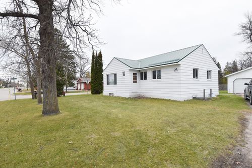 1523 1st St E, Thief River Falls, MN, 56701-2436 | Card Image