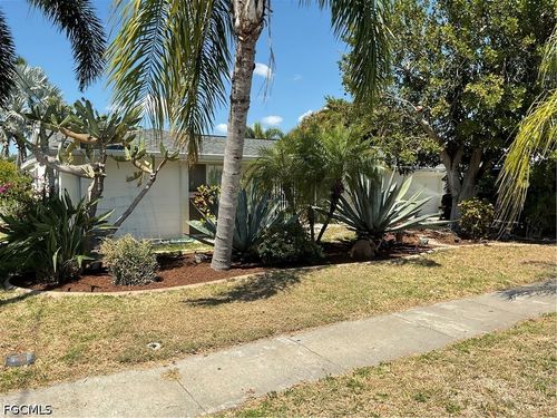4617 Forest Glen Dr, NORTH FORT MYERS, FL, 33903-4637 | Card Image