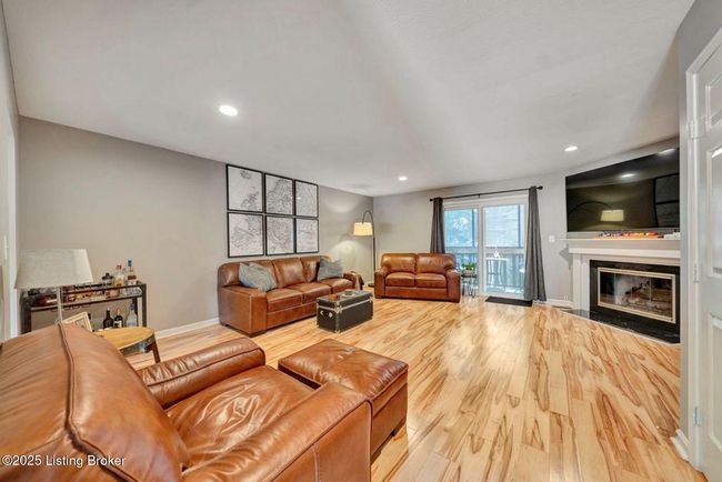 5503 Forest Lake Dr, Condo with 2 bedrooms, 3 bathrooms and null parking in Prospect KY | Image 7