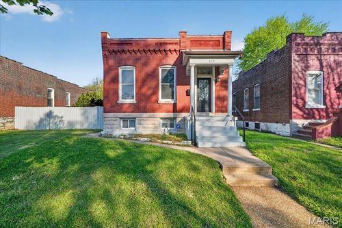 8215 Pennsylvania Ave, Saint Louis, MO, 63111-3741 | Card Image